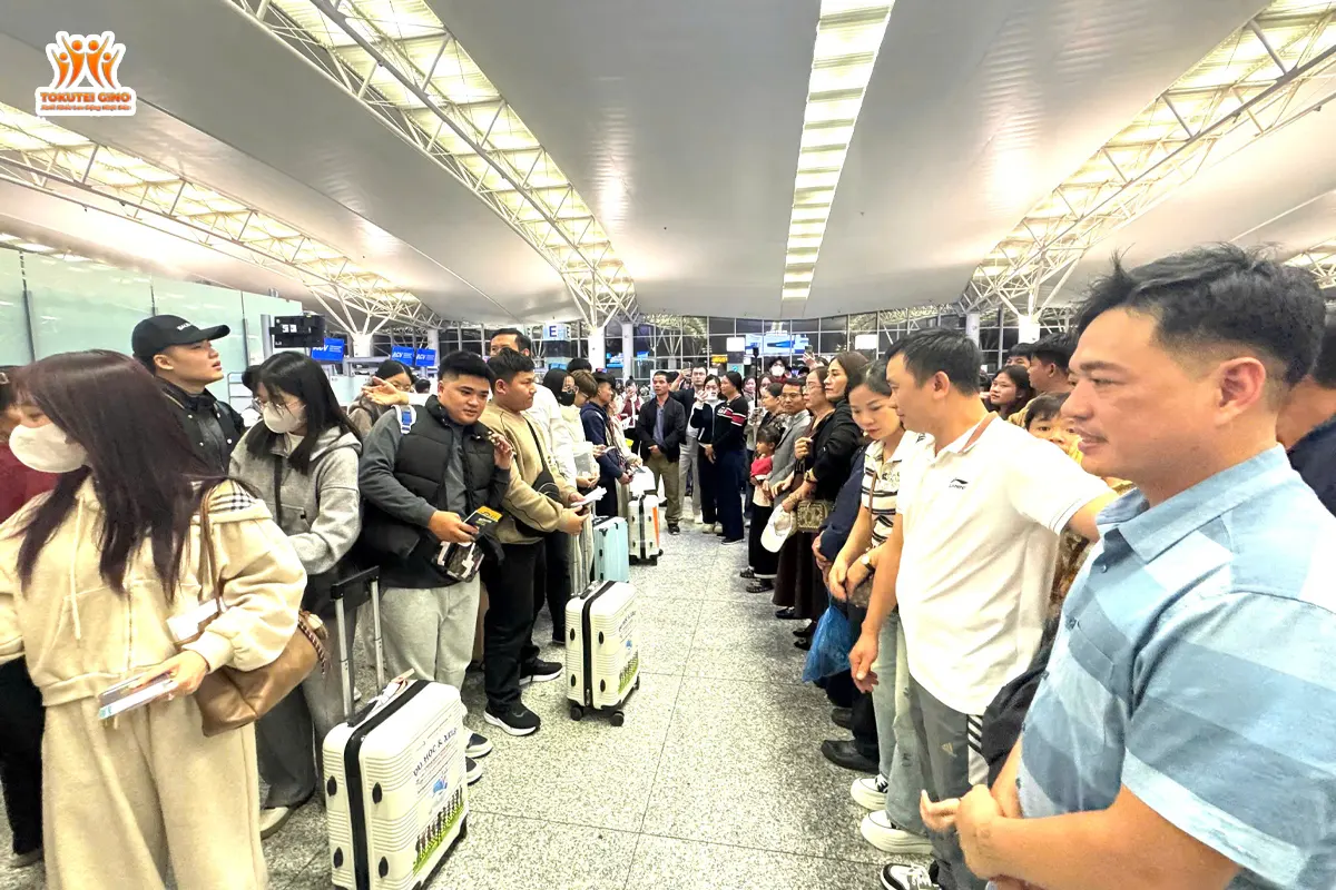 tiễn bay sân bay xuất cảnh xuất khẩu lao động