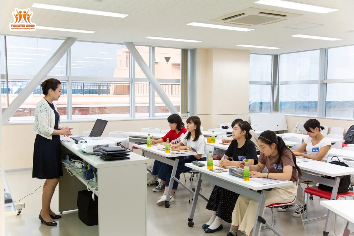 College of Foreign Languages, Tourism and Airline (AIR College)